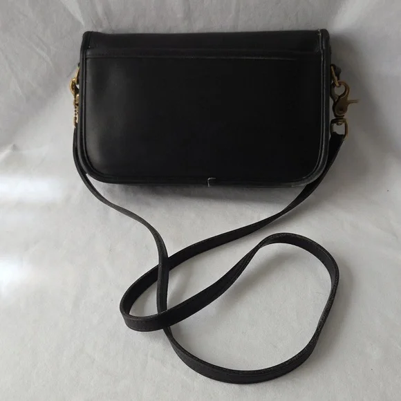 Vintage Leather Coach Pocket Purse 9755 - Picture 2 of 16